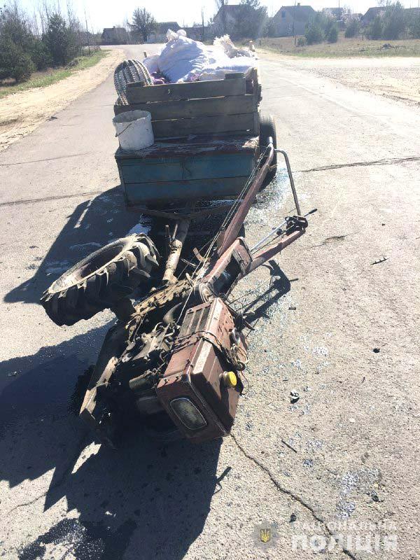 На Рівненщині зіткулися автомобіль та мотоблок