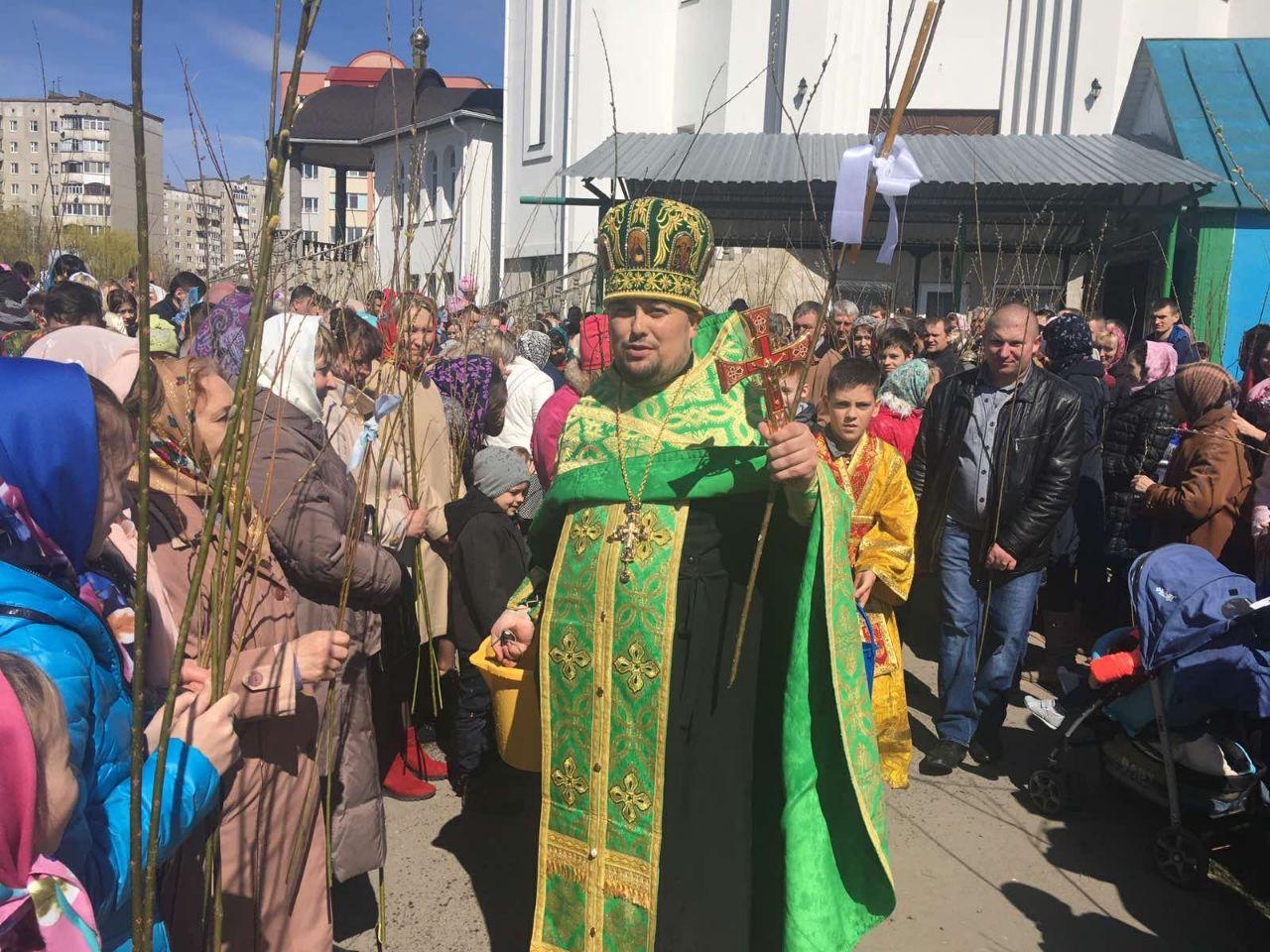 У храмах Рівного вербу посвятять, як завжди