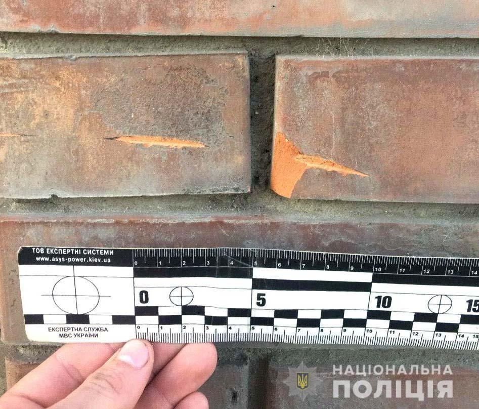 В Острозі мопедист перекинувся через паркан