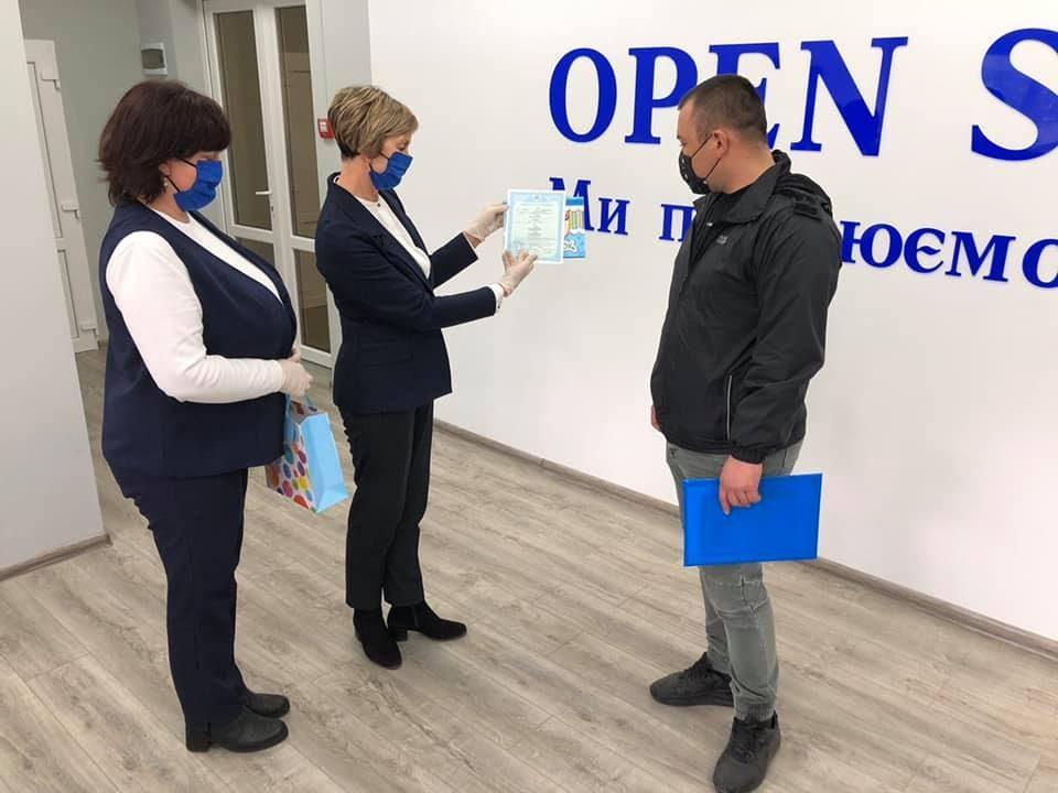 У Рівненському ДРАЦСі видали перше свідоцтво про народження в рамках послуги єМалятко