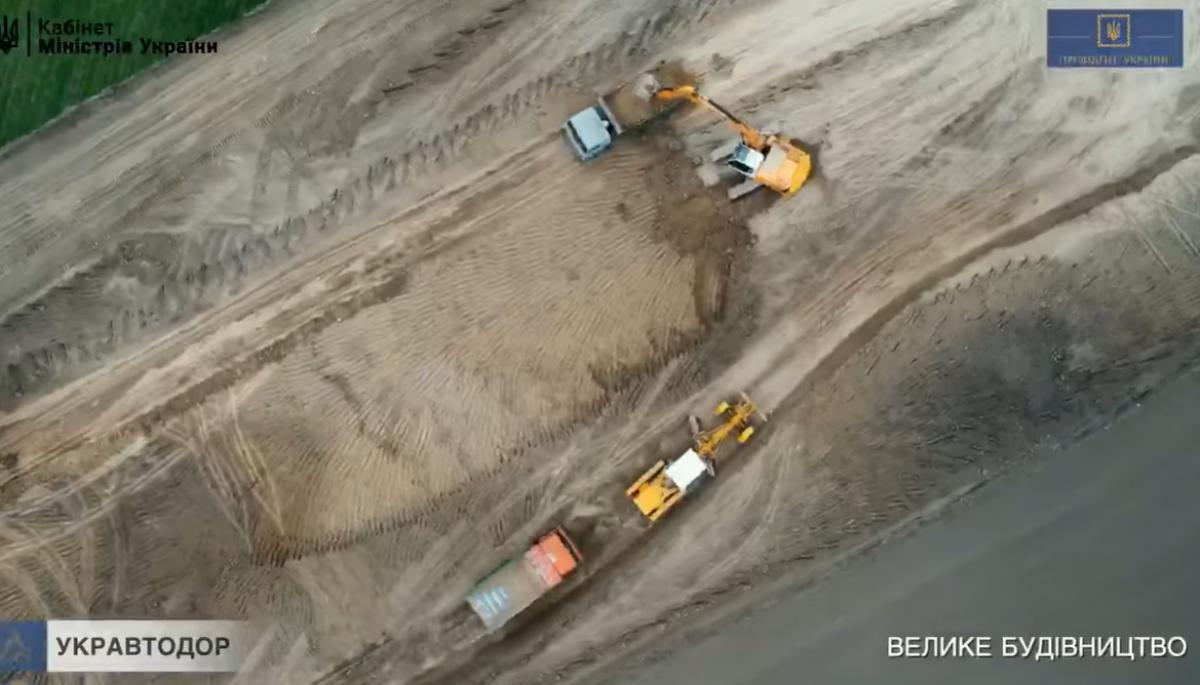 32 машини спецтехніки будують Північну об’їзну Рівного