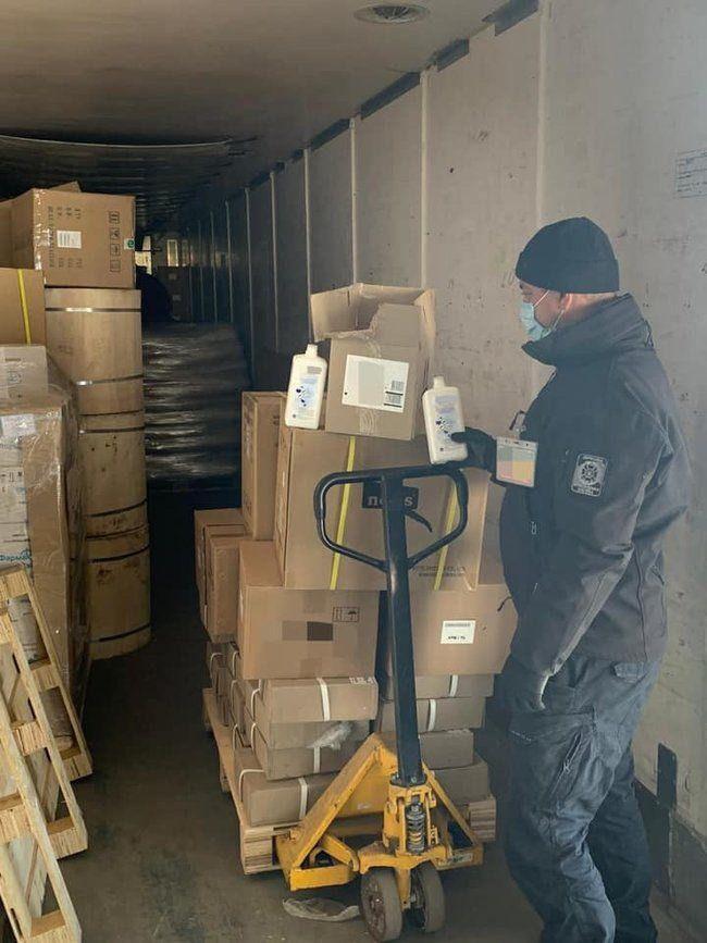 Прикордонники не дали вивезти з України засоби дезінфекції