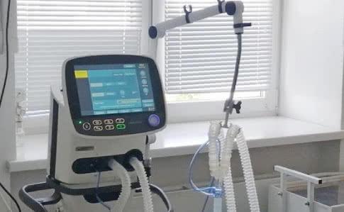 У Рівненській ЦМЛ двоє пацієнтів з коронавірусом – на апараті ШВЛ