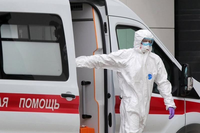 На коронавірус захворіли майже сто російських журналістів, один із них помер