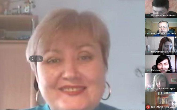 Рівненські викладачі дистанційно навчають та вирішують нагальні проблеми