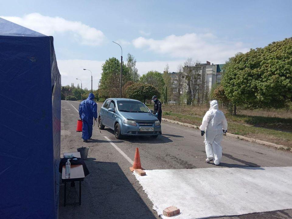 За півдня через блокпости у Зорі проїхало 310 автівок