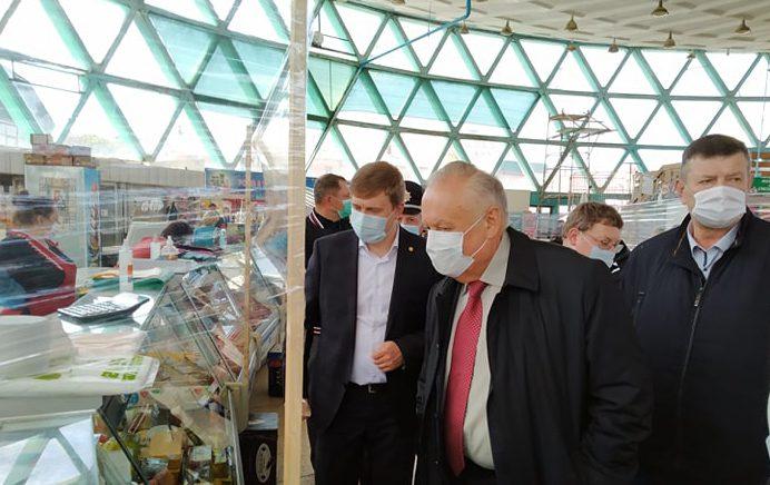 Хомко з Ковалем проінспектували базари Рівного (ВІДЕО)
