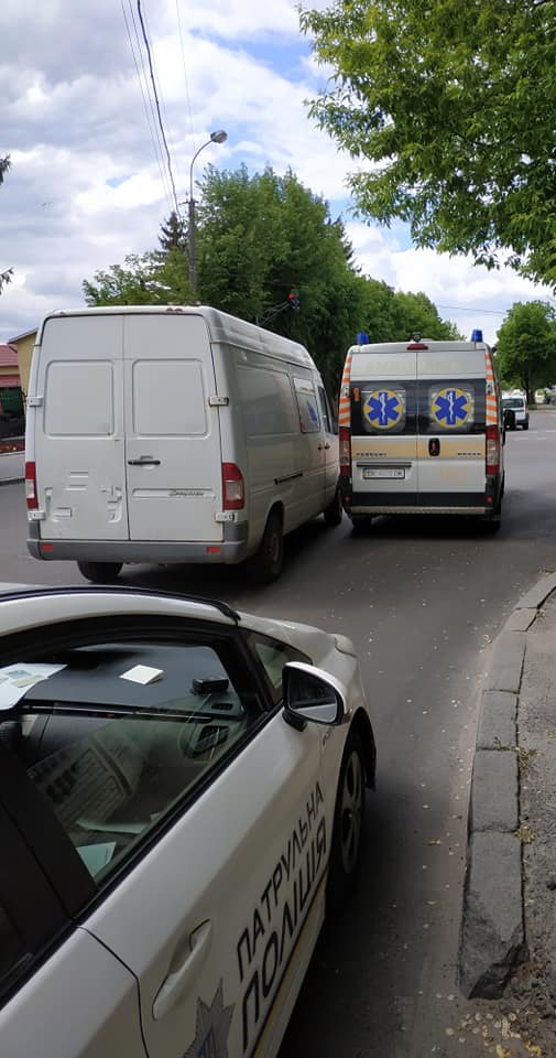 Швидка у Рівному потрапила в ДТП