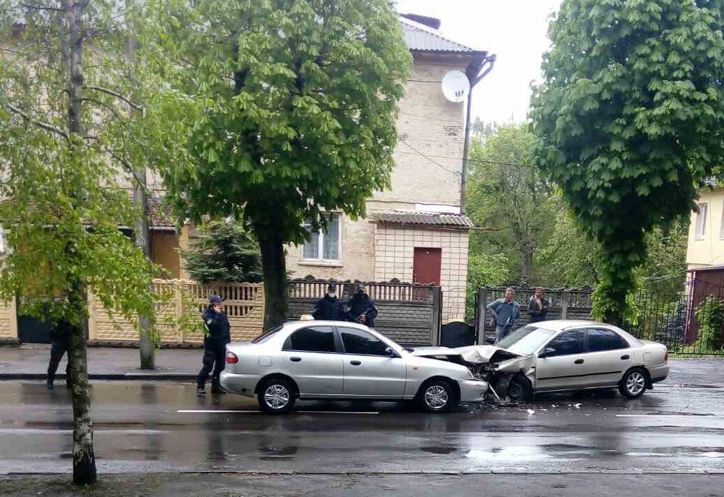 В Рівному біля “водника” зіткнулися “лоб в лоб” два автомобілі