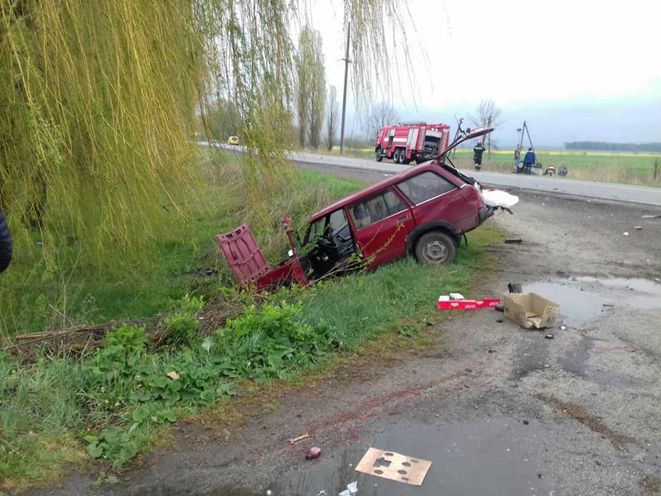 На Дубенщині ДТП: дві автівки у кюветі