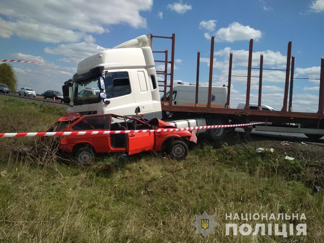 У ДТП на Костопільщині загинув водій легковика та його дитина