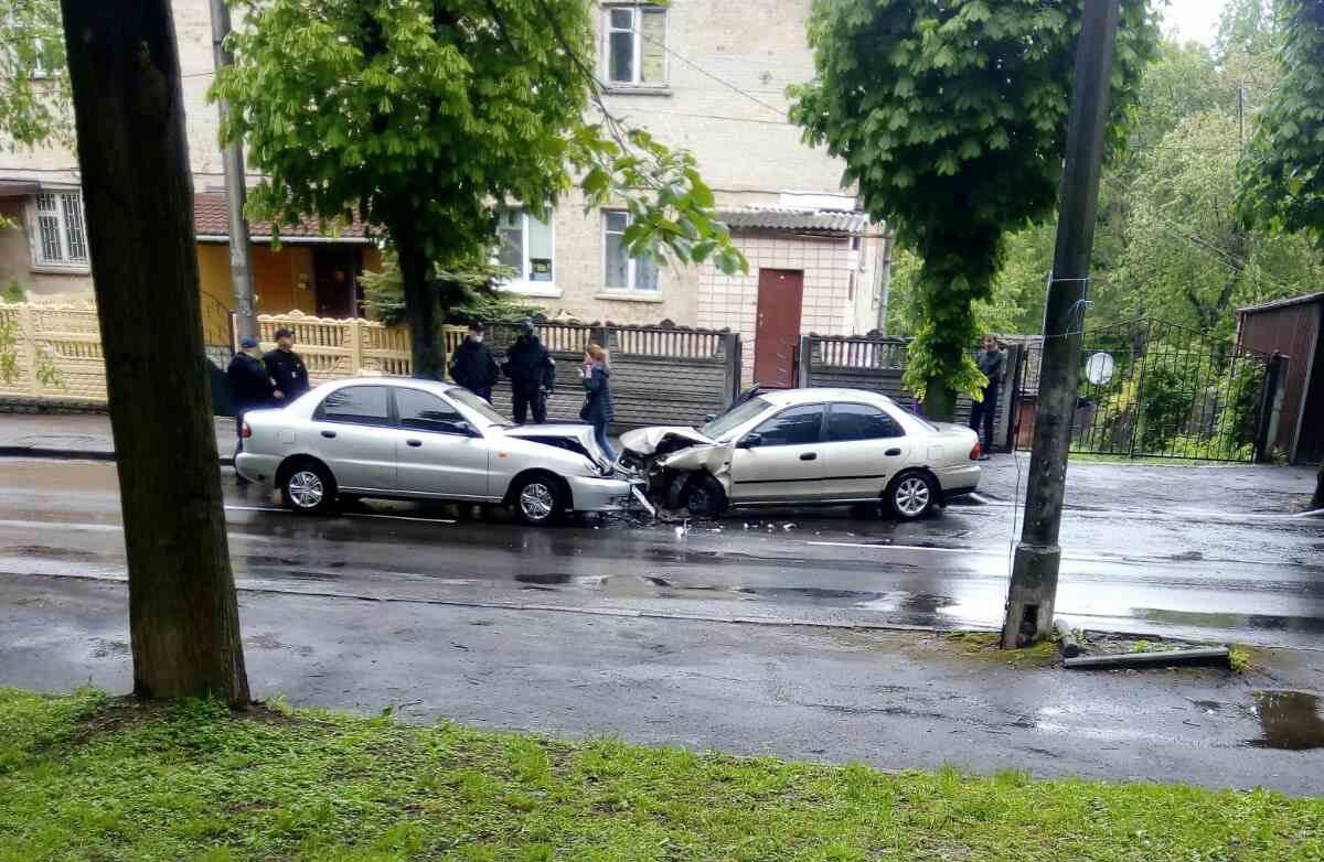 В Рівному біля &#8220;водника&#8221; зіткнулися &#8220;лоб в лоб&#8221; два автомобілі