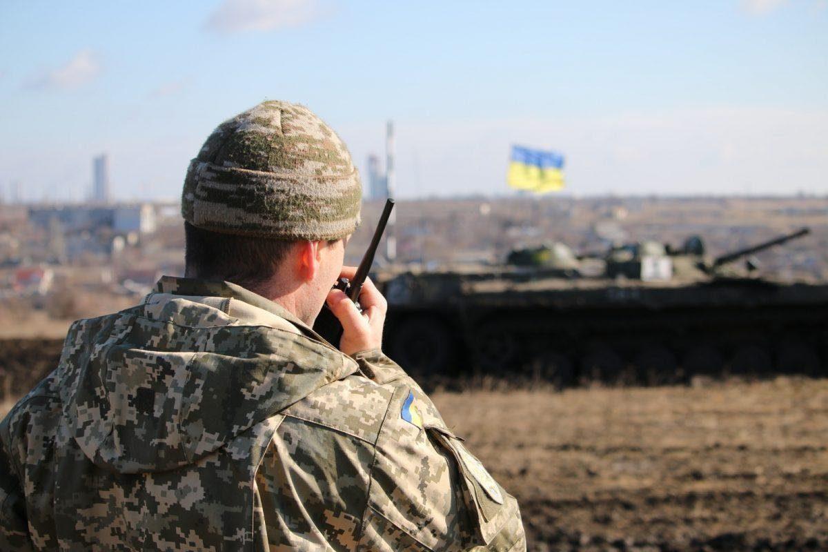 Окупанти обстрілють із заборонених мінометів: українського бійця поранено