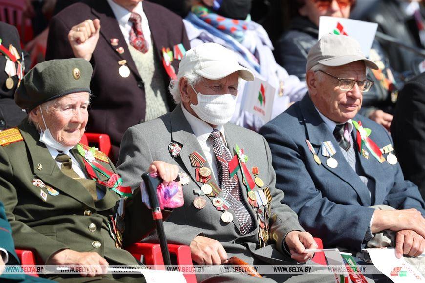 У Мінську, попри пандемію, відбувся військовий парад