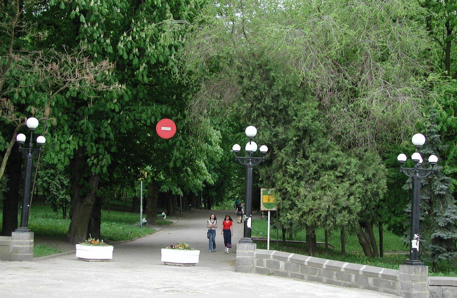 У парках рівняни зможуть гуляти групами не більше трьох осіб
