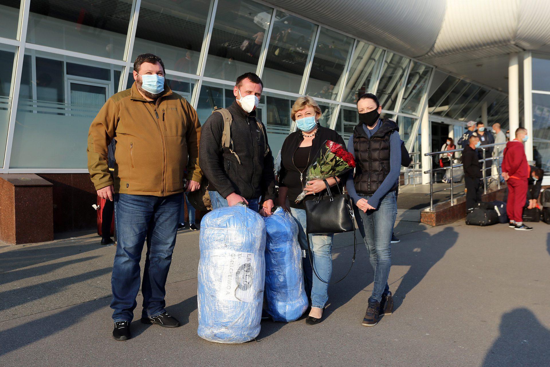 Полярники з “Академіка Вернадського” повернулись в Україну