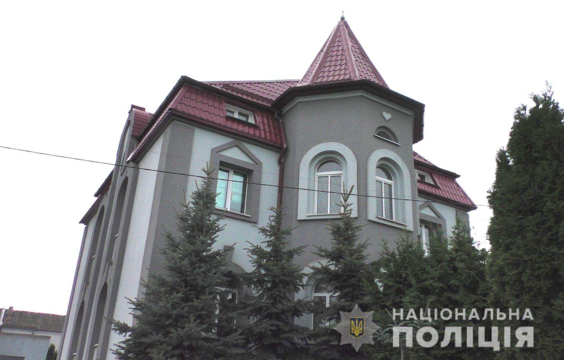 Правоохоронці Рівненщини викрили злочинну групу, яка незаконно утримувала та катувала людей (ВІДЕО)