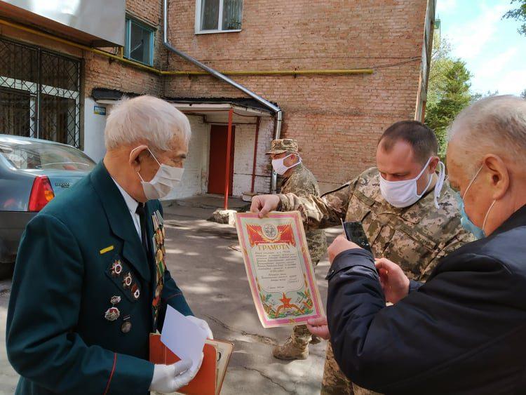 95-річного ветерана привітали з Днем пам’яті та перемоги