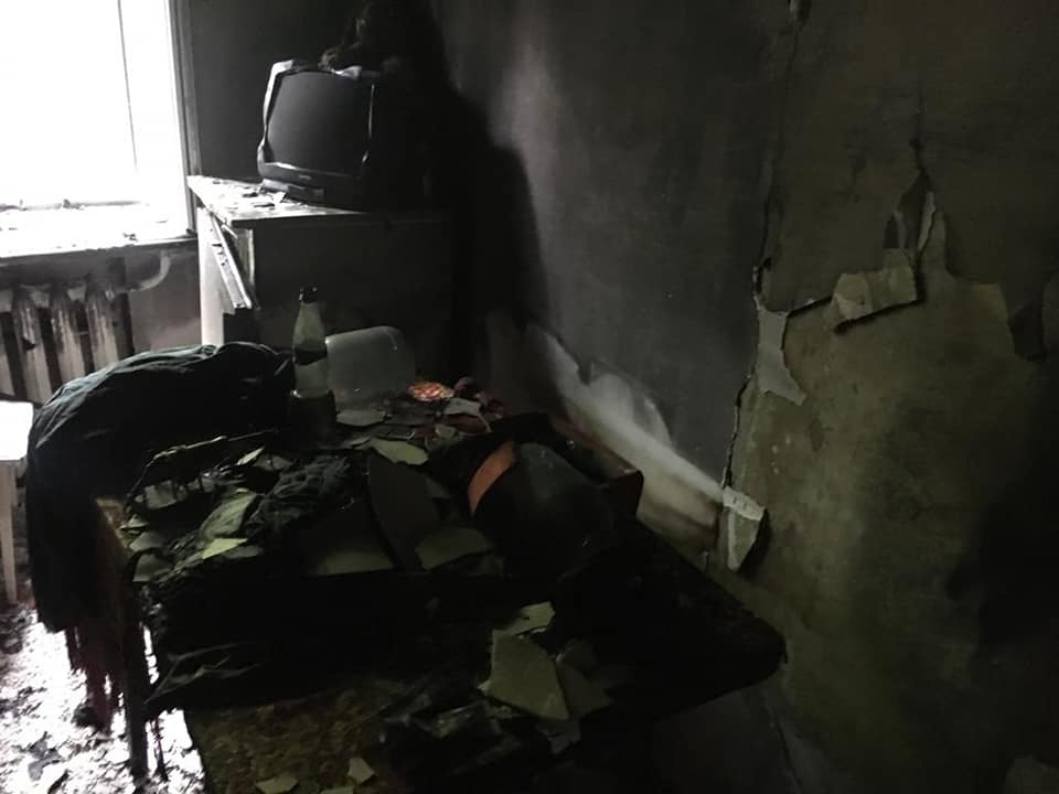 Острозькі вогнеборці врятували жінку під час ліквідації пожежі