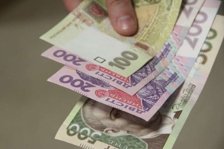 Глава Уряду розповів, коли українці отримуватимуть зарплати як у Польщі