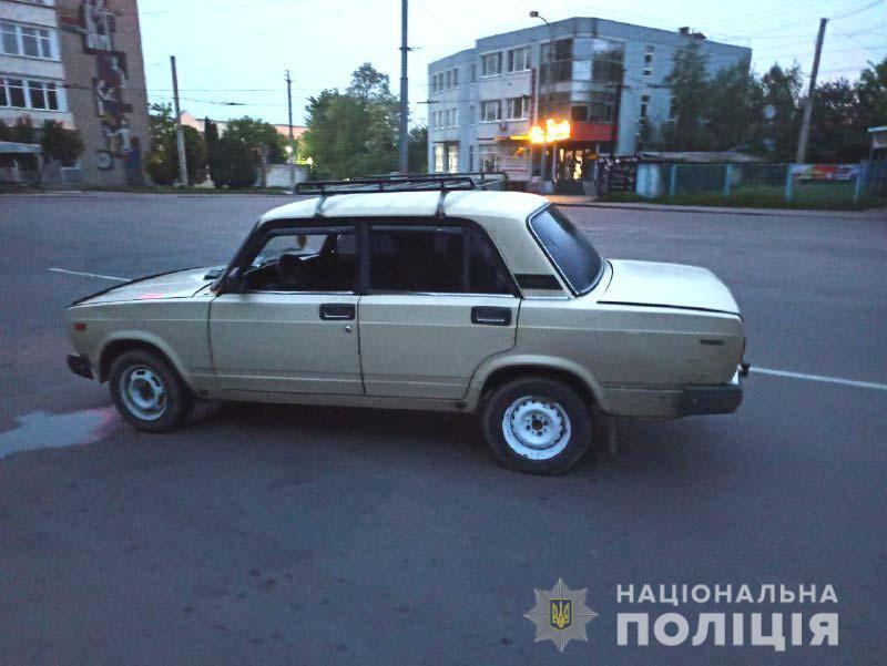 Поліцейські затримали рівнянина за незаконне заволодіння ВАЗівки