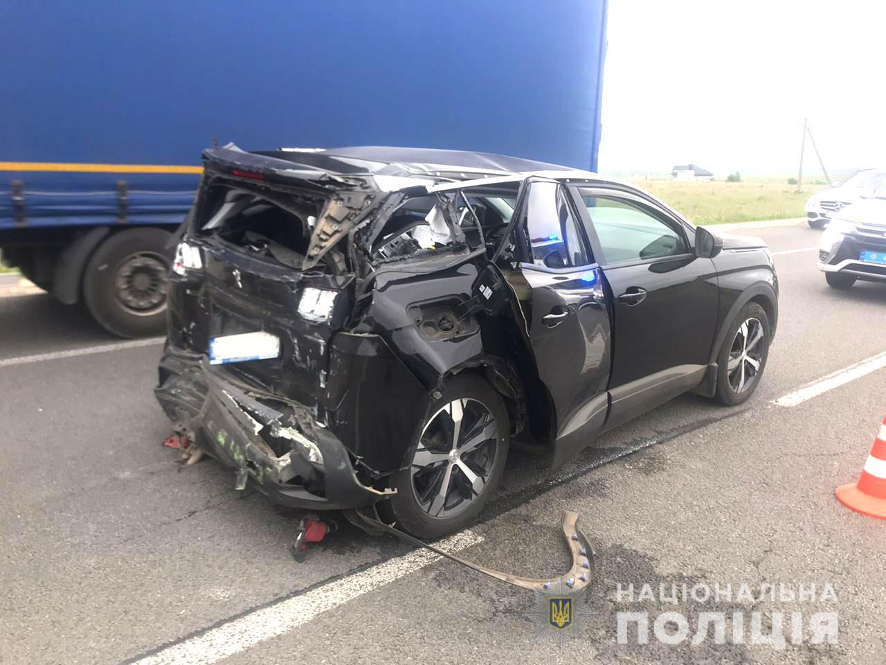 У Рівненському районі внаслідок ДТП водійка кросовера потрапила у реанімацію