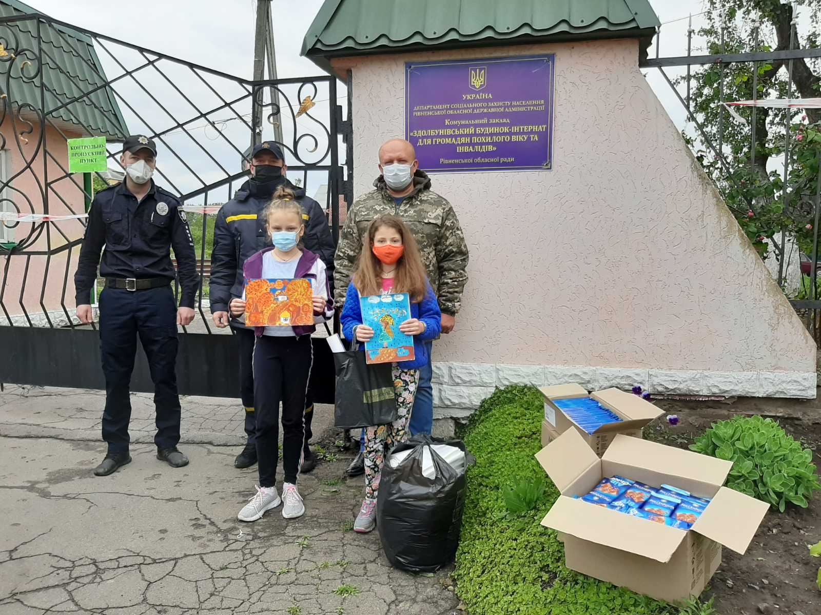 На Рівненщині дарунки від дітей отримали мешканці будинків для людей похилого віку (ФОТО)