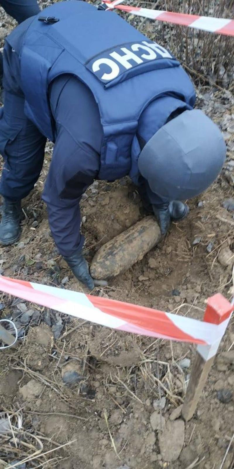 Майже 1000 вибухонебезпечних предметів часів війни знайдено рівненськими піротехніками