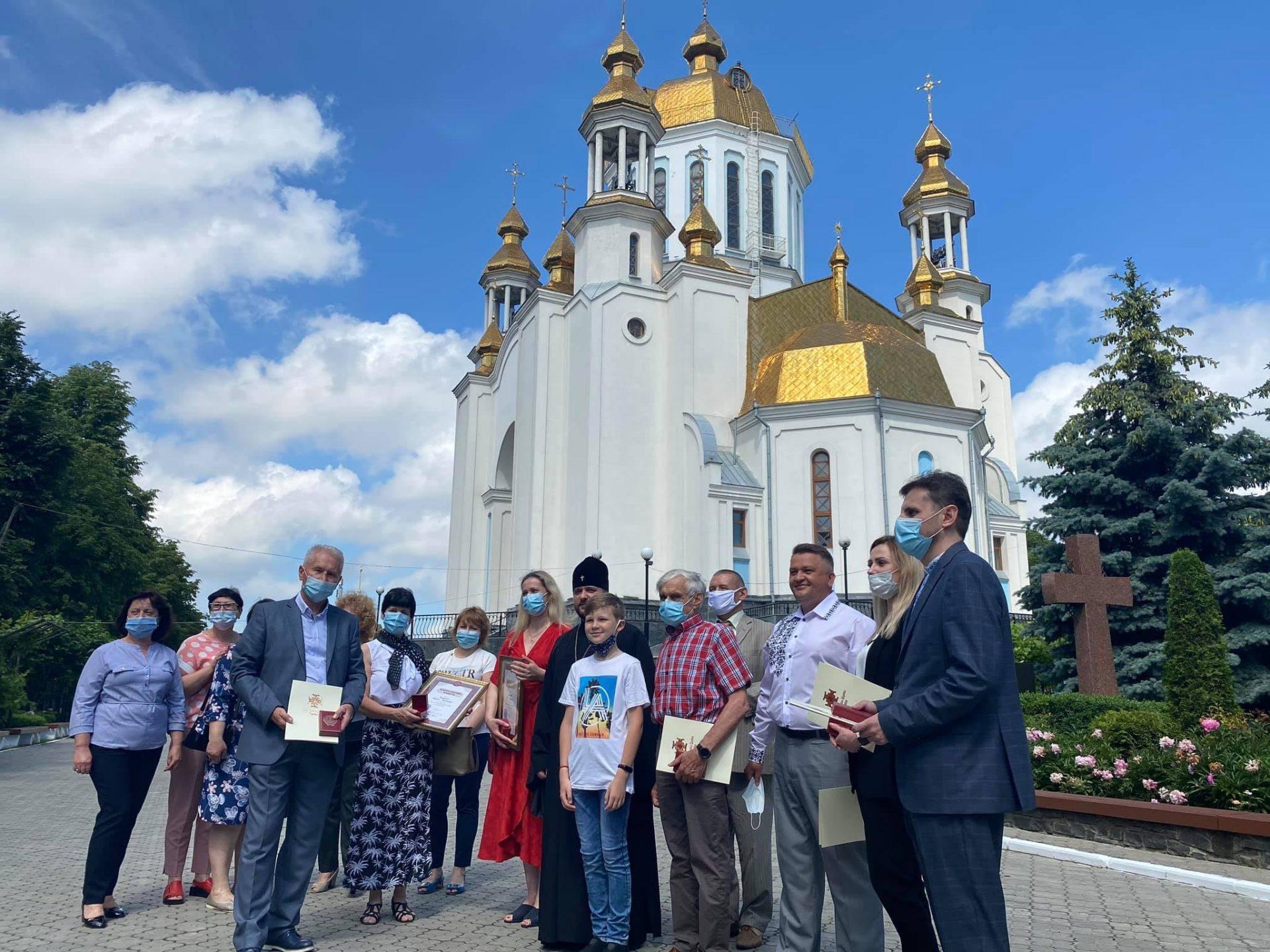 Архієпископ Іларіон вручив відзнаки медичним працівникам Рівненщини