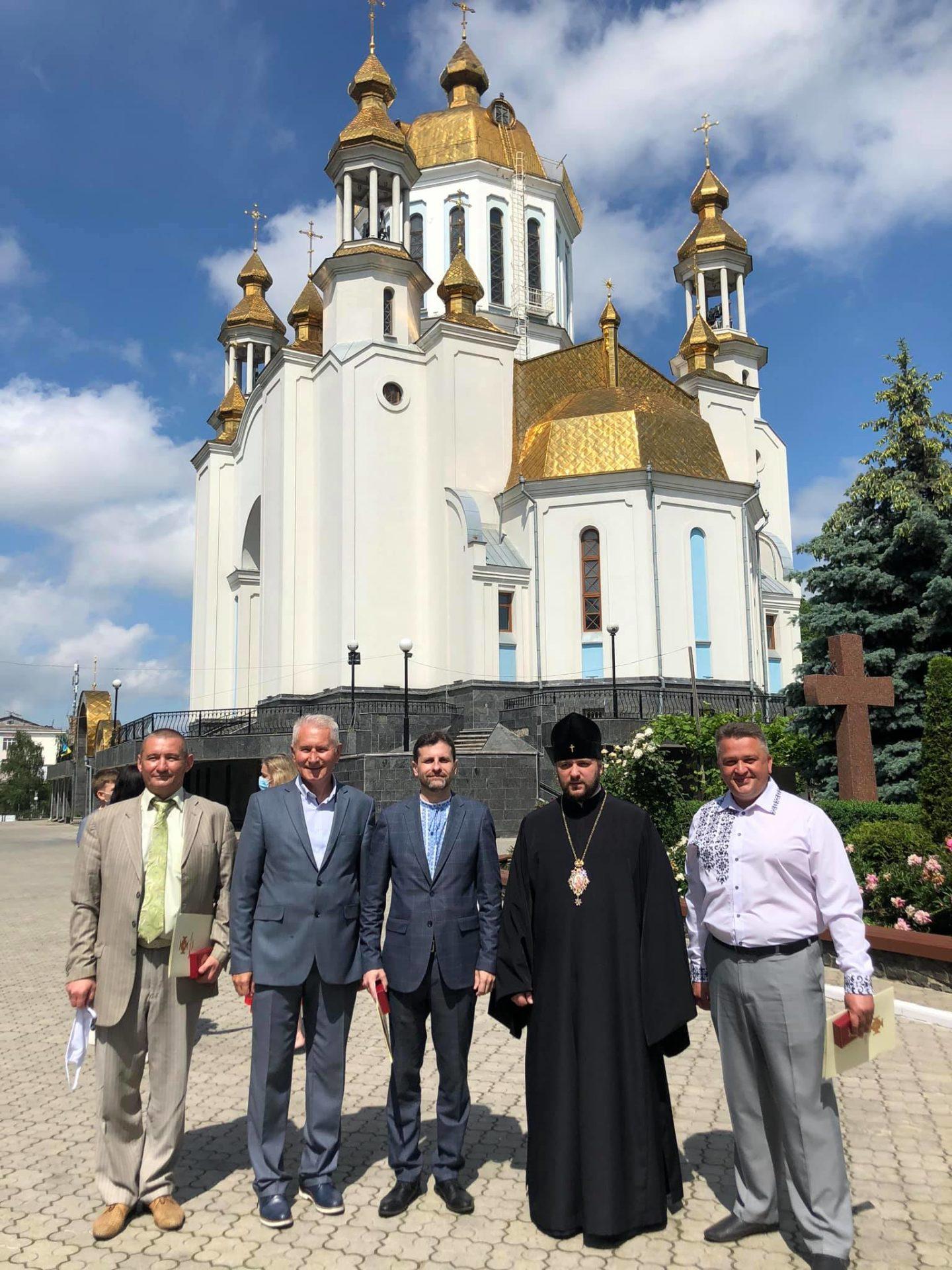 Архієпископ Іларіон вручив відзнаки медичним працівникам Рівненщини