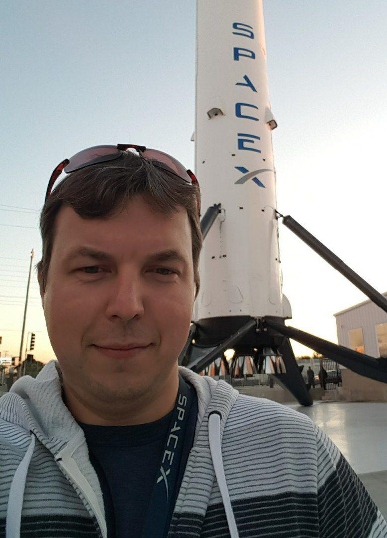 Про Ілона Маска, Армянське радіо та український слід у SpaceX Crew Dragon