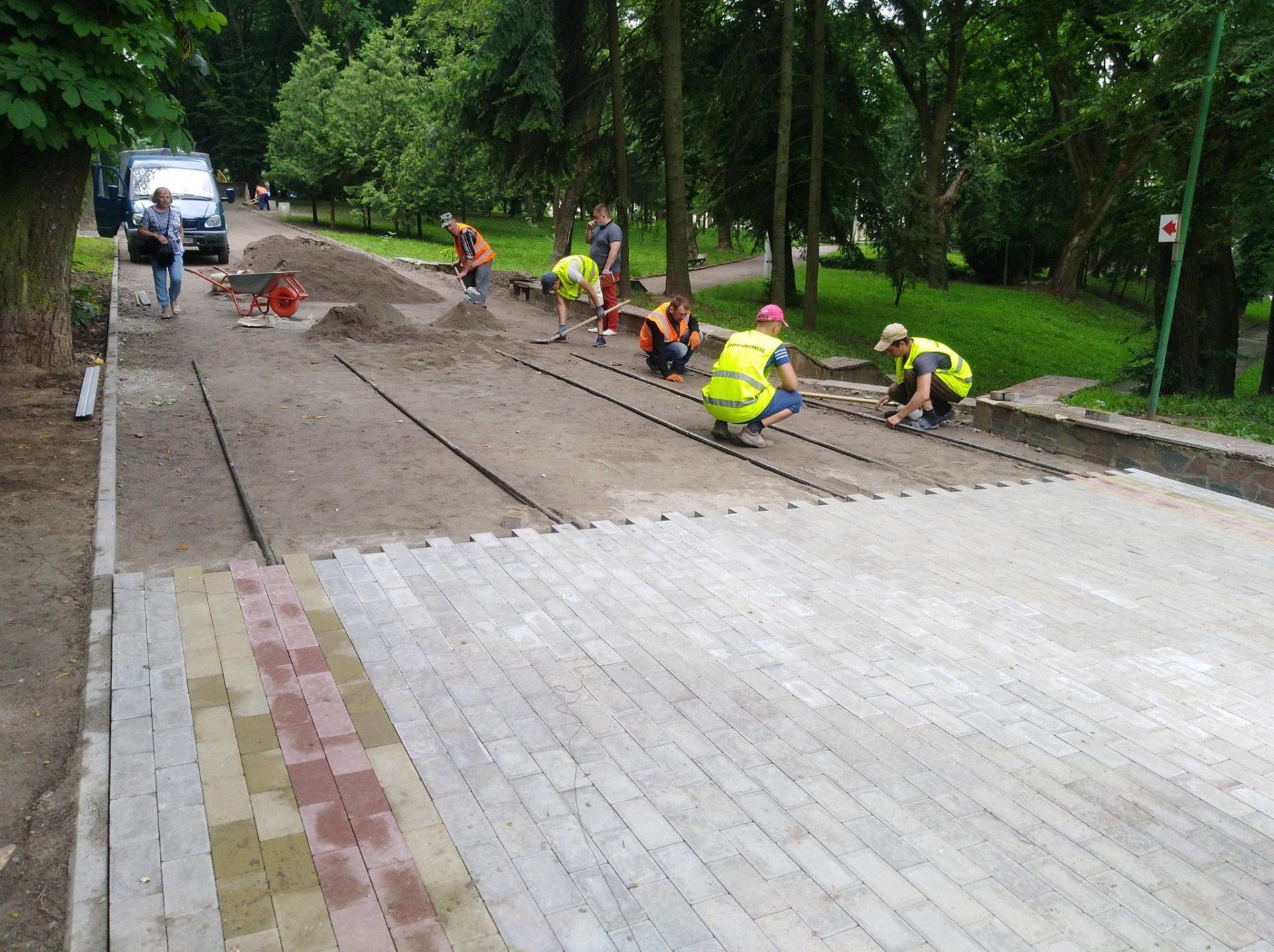 У центральному парку Рівного триває реконструкція