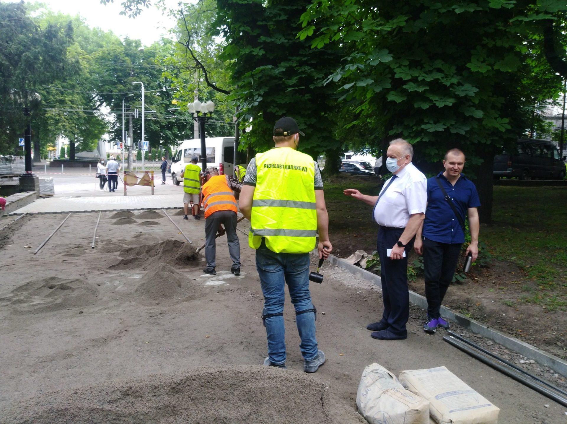 У центральному парку Рівного триває реконструкція