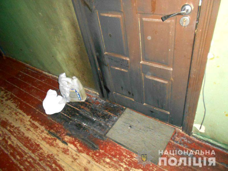 Посварився з дівчиною і підпалив в її квартирі вхідні двері