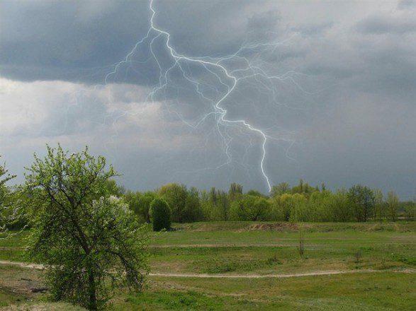 На Рівненщині знову оголосили штормове попередження