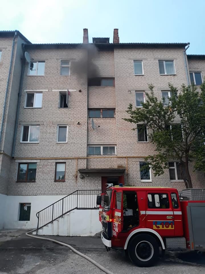 Дубенські вогнеборці під час ліквідації пожежі врятували двох людей