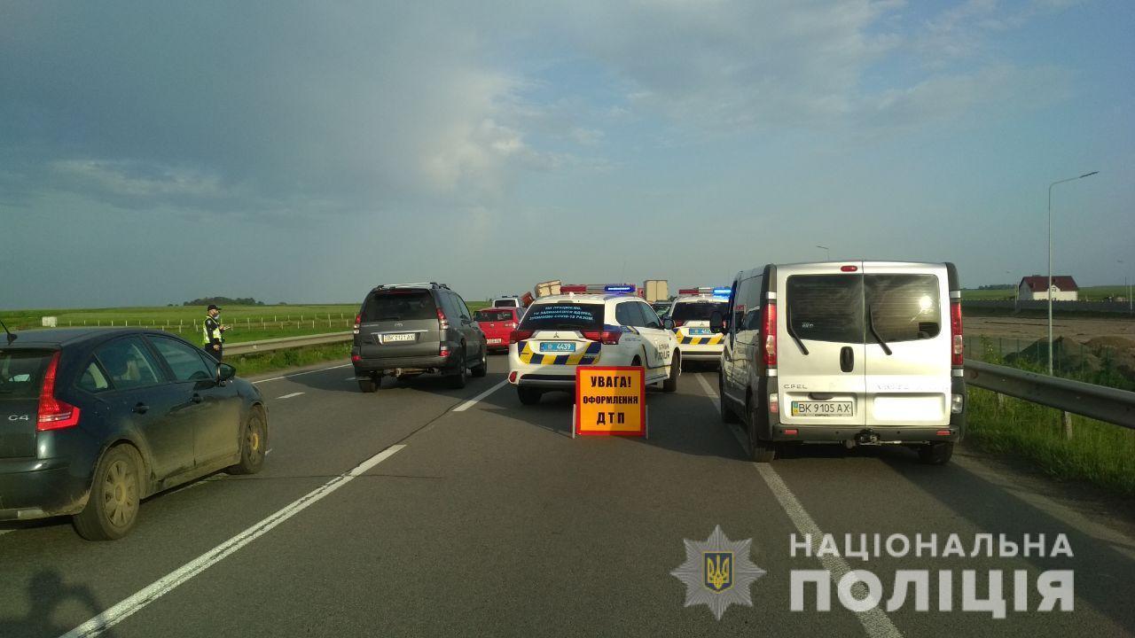 Внаслідок ДТП у Рівненському районі загинуло четверо осіб