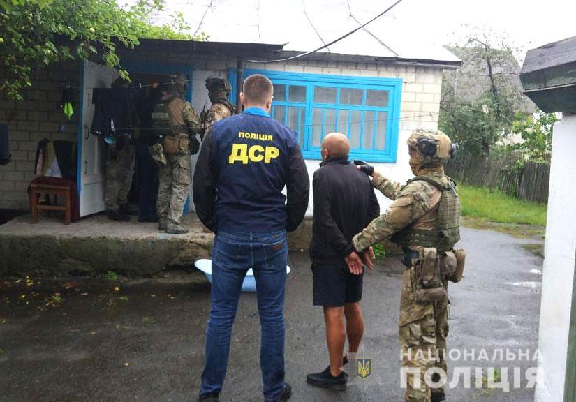 На Рівненщині поліція затримала озброєну групу за напад на громадянина