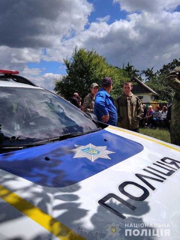 79-річну зниклу жінку на Дубровиччині поліцейські віднайшли у лісі