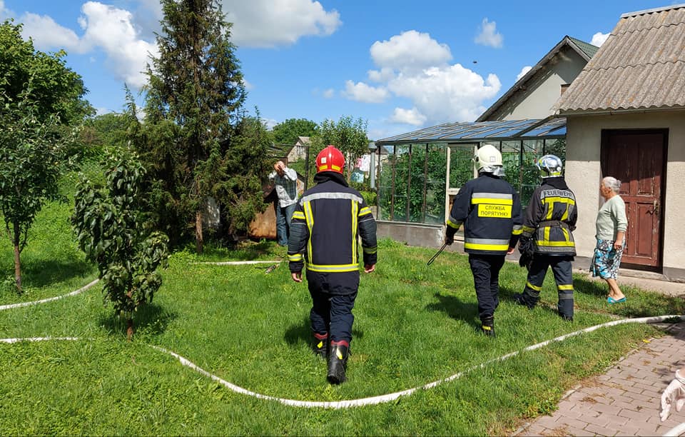 Під час гасіння пожежі у Білій Криниці виявили тіло мертвої жінки (ФОТО)