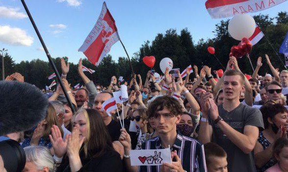 У Білорусі на мітинг опозиції в Мінську прийшли 25 тисяч людей