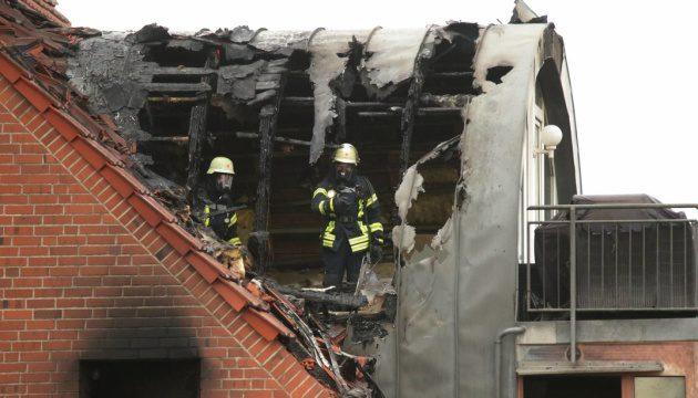 У Німеччині спортивний літак врізався у багатоповерхівку, є загиблі