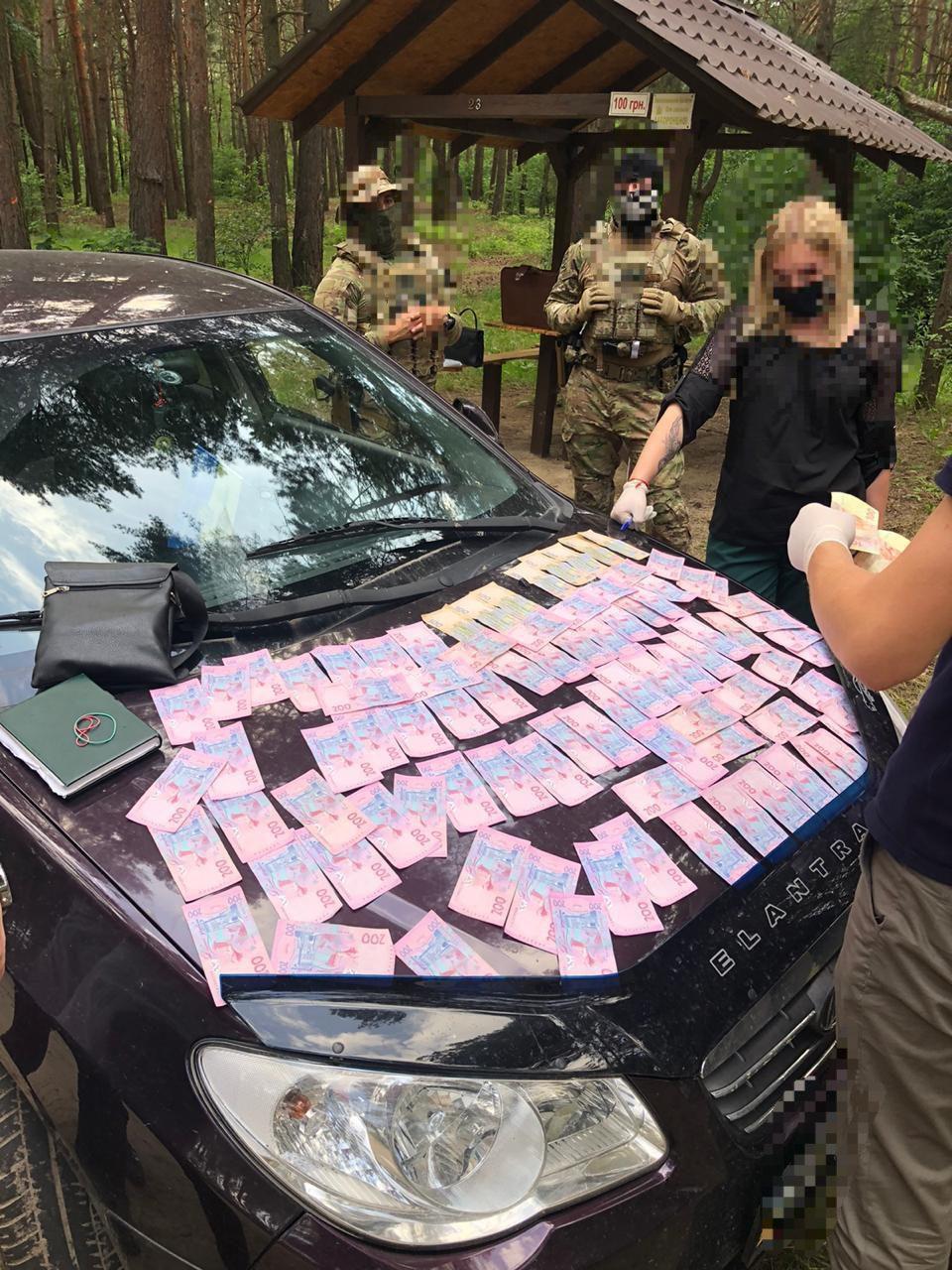 Посадовця ОТГ на Рівненщині спіймали на хабарі