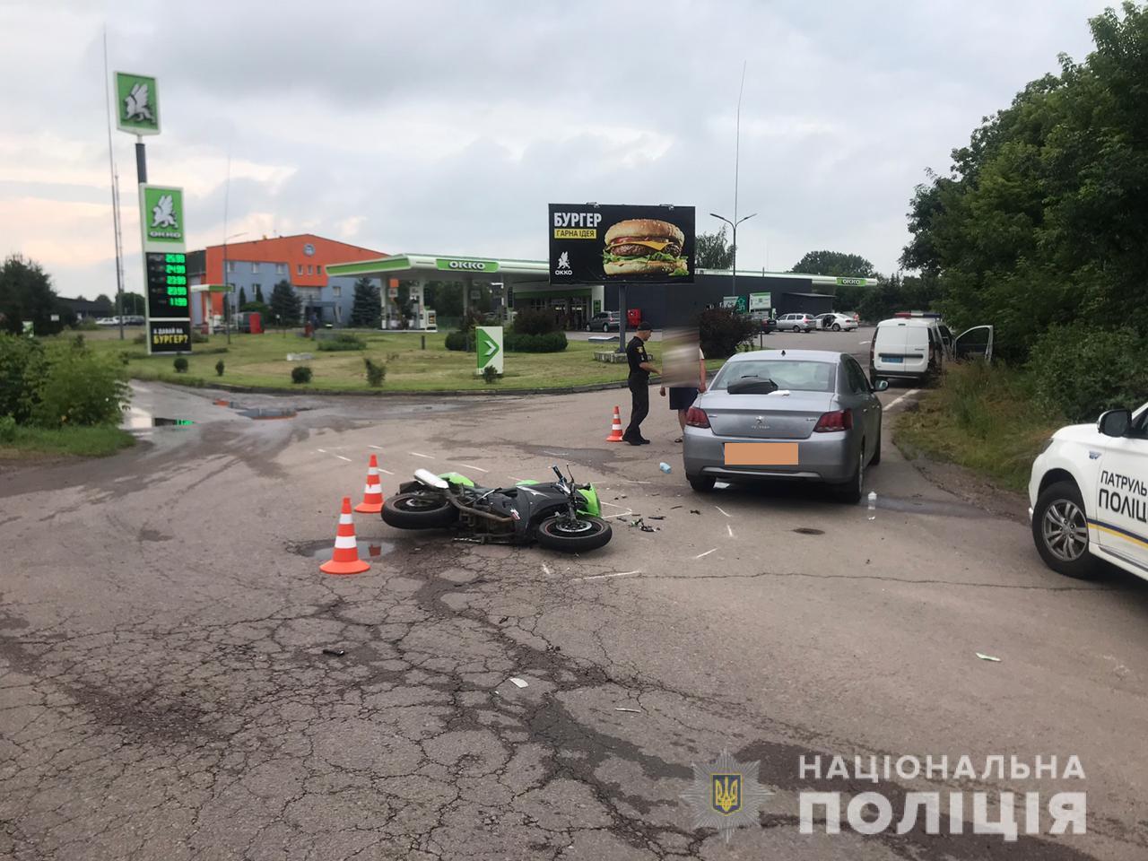 Мотоцикліст потрапив під легковик поблизу Рівного