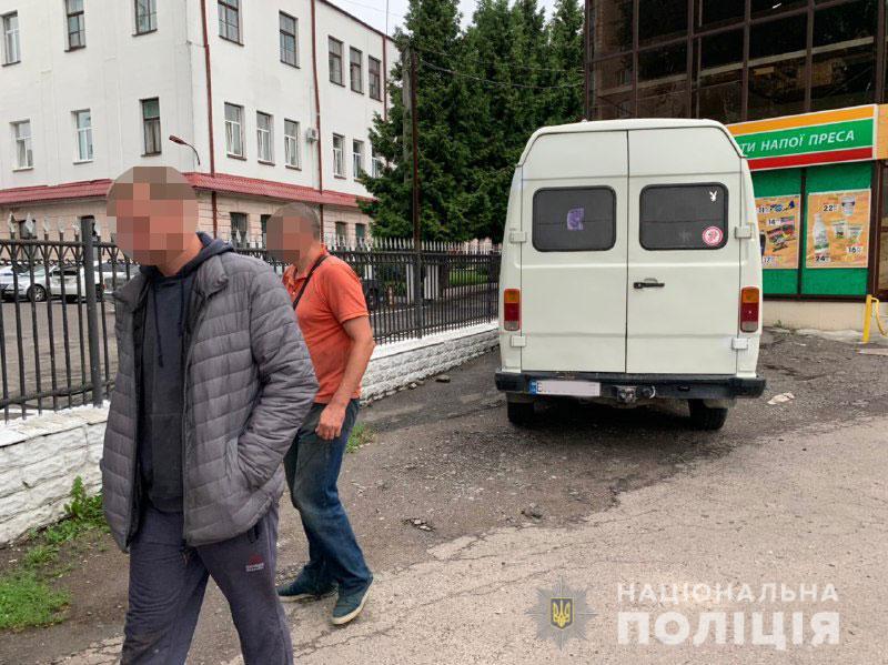 У Рівному поліцейські затримали здолбунівчан за крадіжку коліс У Рівному поліцейські затримали здолбунівчан за крадіжку коліс