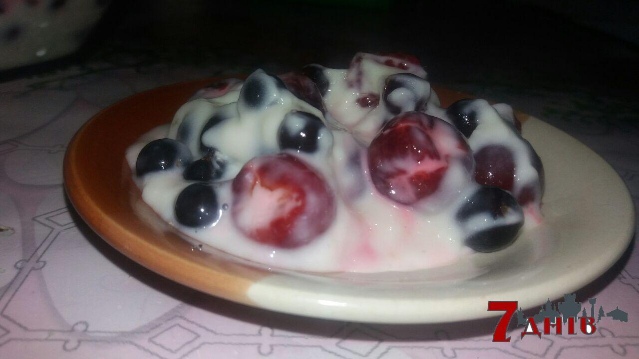 Вишневий десерт для ледарів