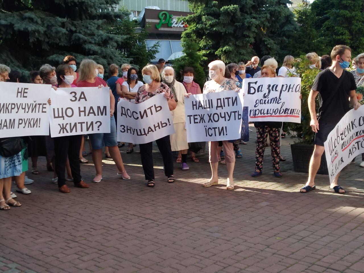 Рівнерада знову в облозі пікетувальників (ФОТО)