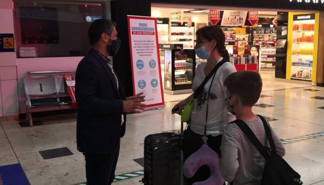 В Анталію прилетіли перші туристи з України