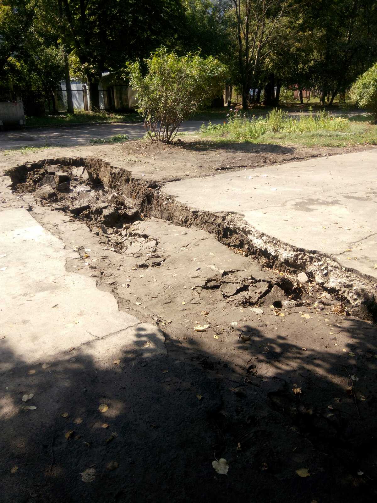 У Рівному на Гайдамацькій утворилося провалля