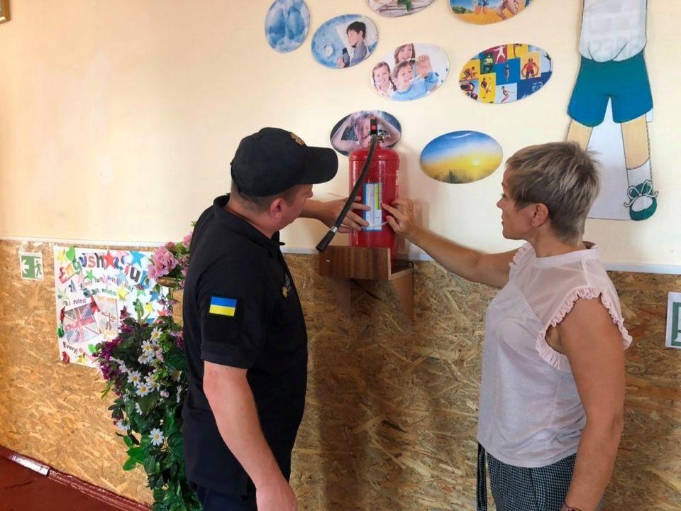 Рятувальники перевіряють заклади освіти на предмет безпеки напередодні навчального року